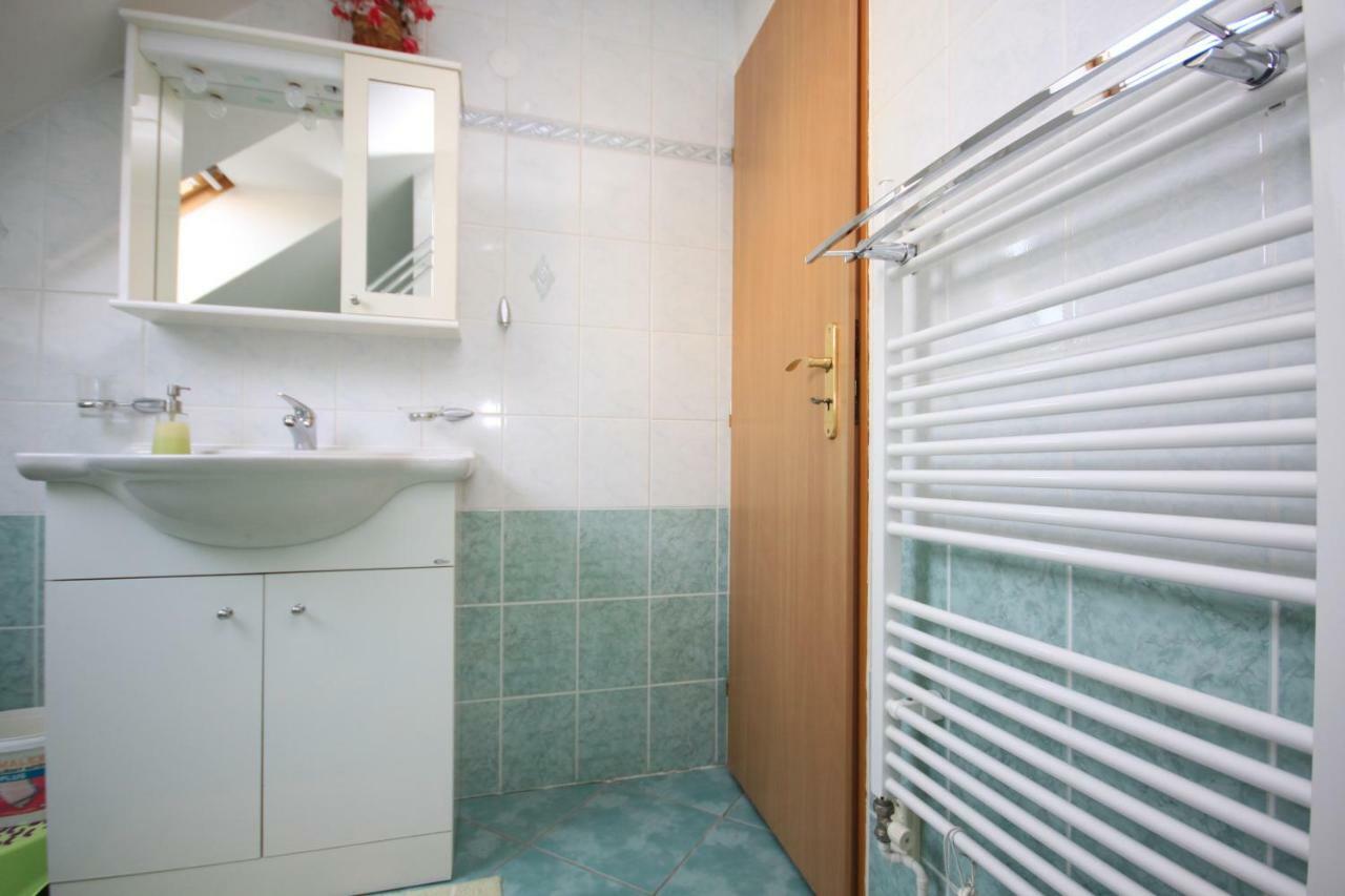 Apartman Pod Cernou Horou Apartment Roznov pod Radhostem Luaran gambar