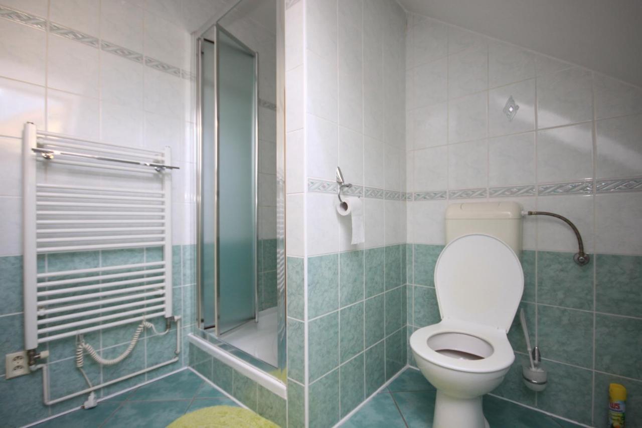 Apartman Pod Cernou Horou Apartment Roznov pod Radhostem Luaran gambar